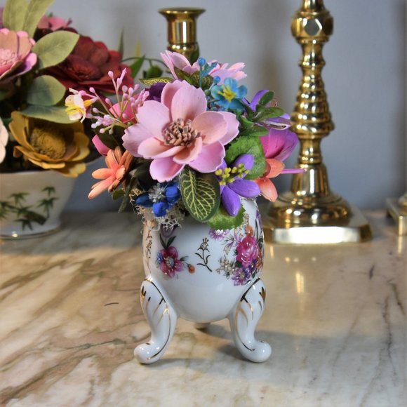 Beautiful hand-painted, footed, vintage, egg shaped vase with Sola flowers - Picture 9 of 12